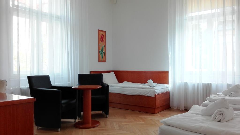 Pension Jana - Domov Mladeze Prague Exterior photo