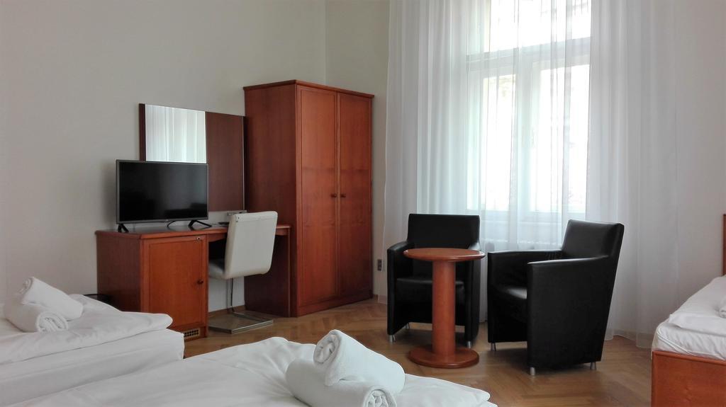 Pension Jana - Domov Mladeze Prague Exterior photo