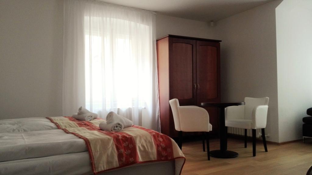 Pension Jana - Domov Mladeze Prague Exterior photo