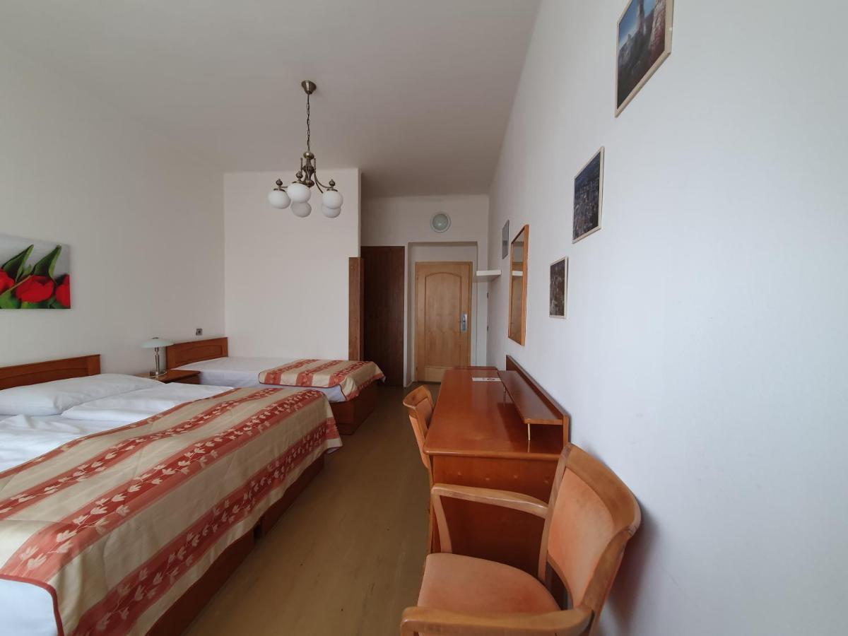 Pension Jana - Domov Mladeze Prague Exterior photo