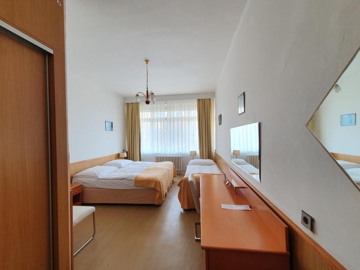 Pension Jana - Domov Mladeze Prague Exterior photo
