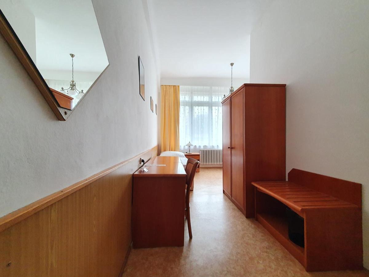 Pension Jana - Domov Mladeze Prague Exterior photo