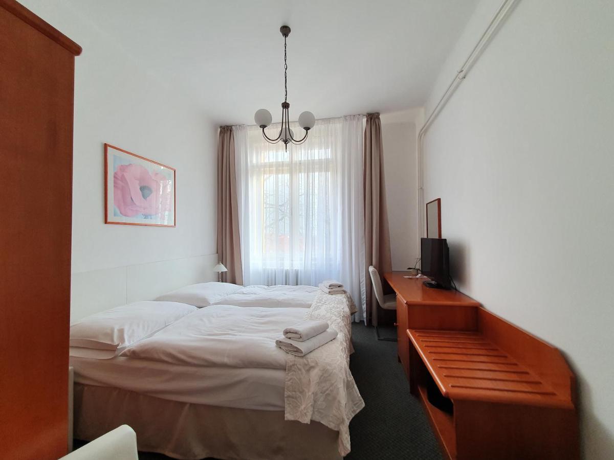 Pension Jana - Domov Mladeze Prague Exterior photo