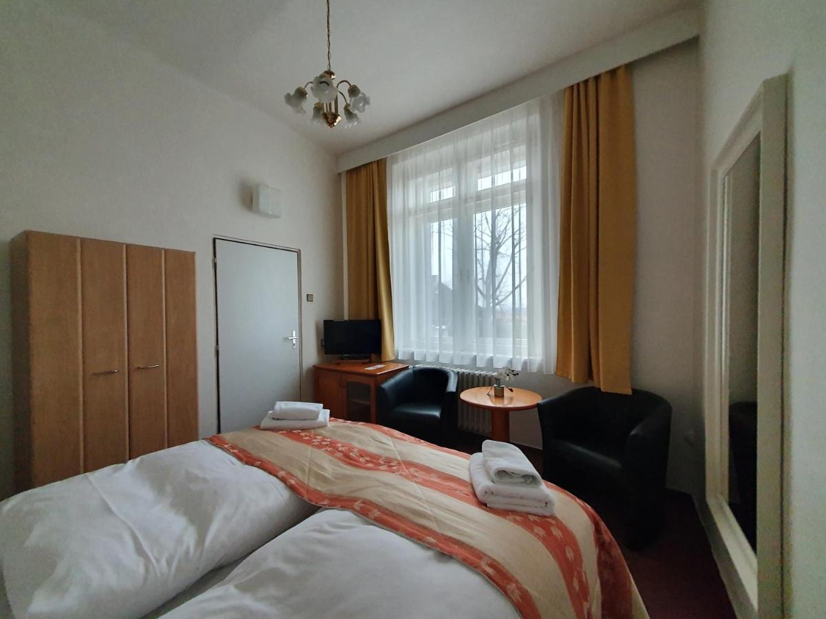 Pension Jana - Domov Mladeze Prague Exterior photo