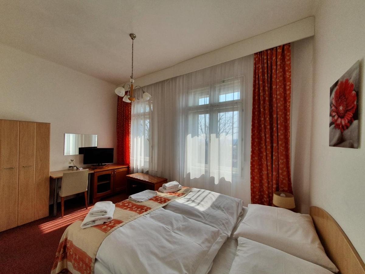 Pension Jana - Domov Mladeze Prague Exterior photo