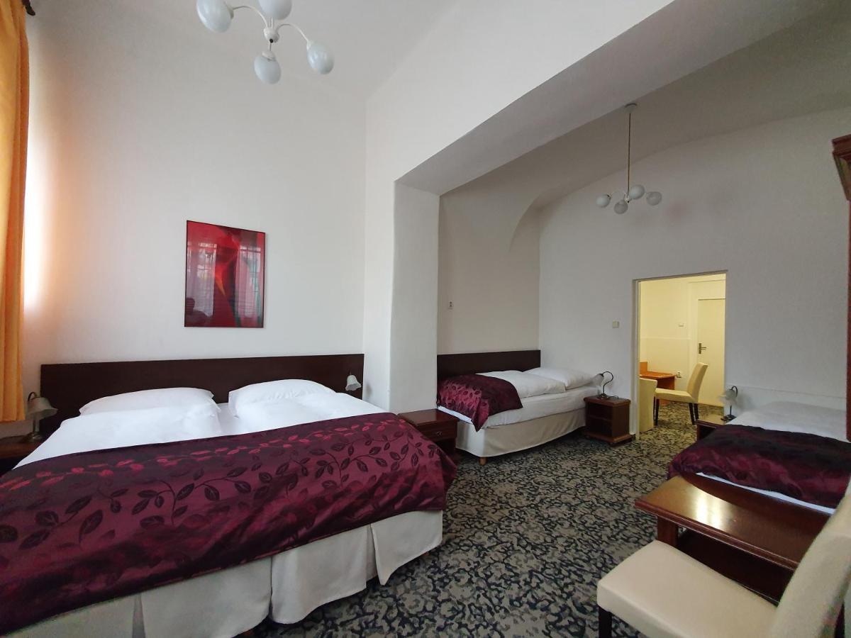 Pension Jana - Domov Mladeze Prague Exterior photo