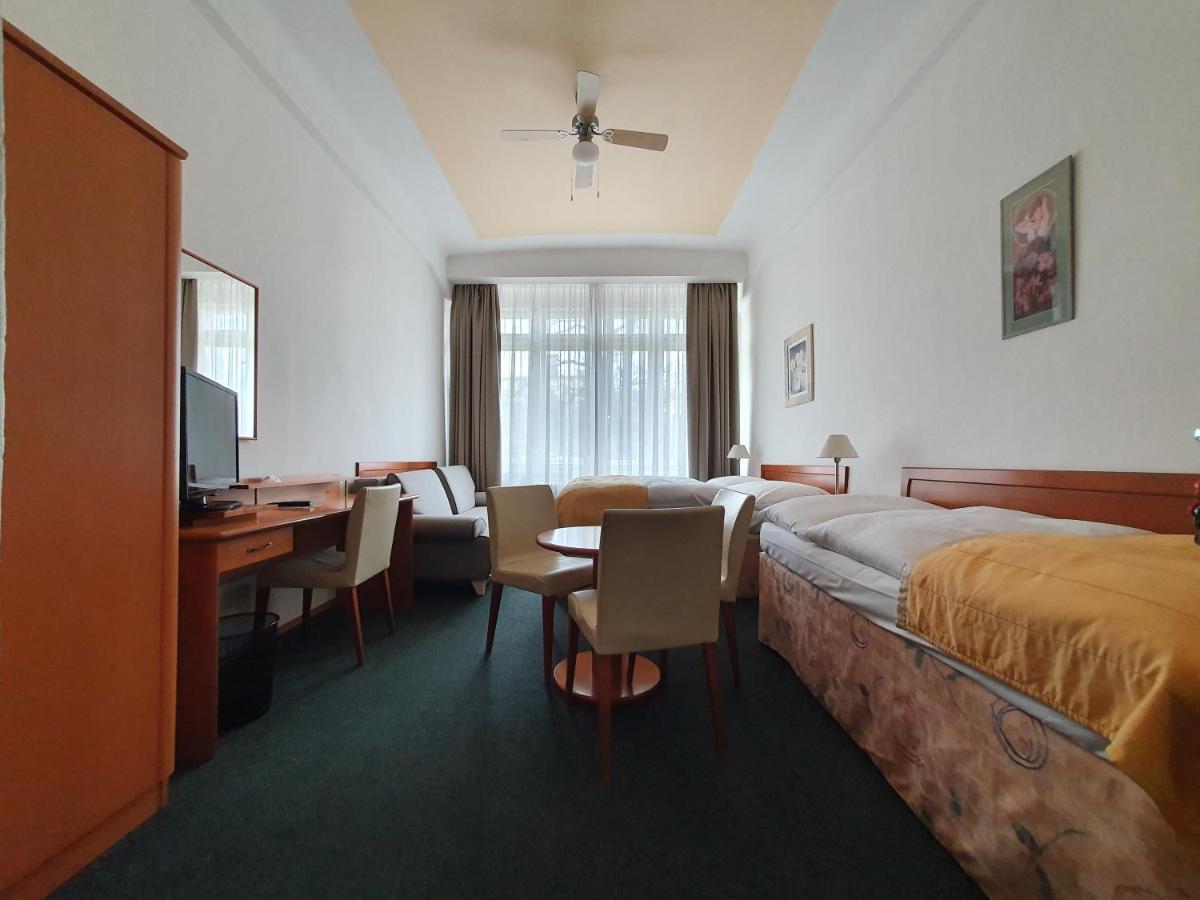 Pension Jana - Domov Mladeze Prague Exterior photo
