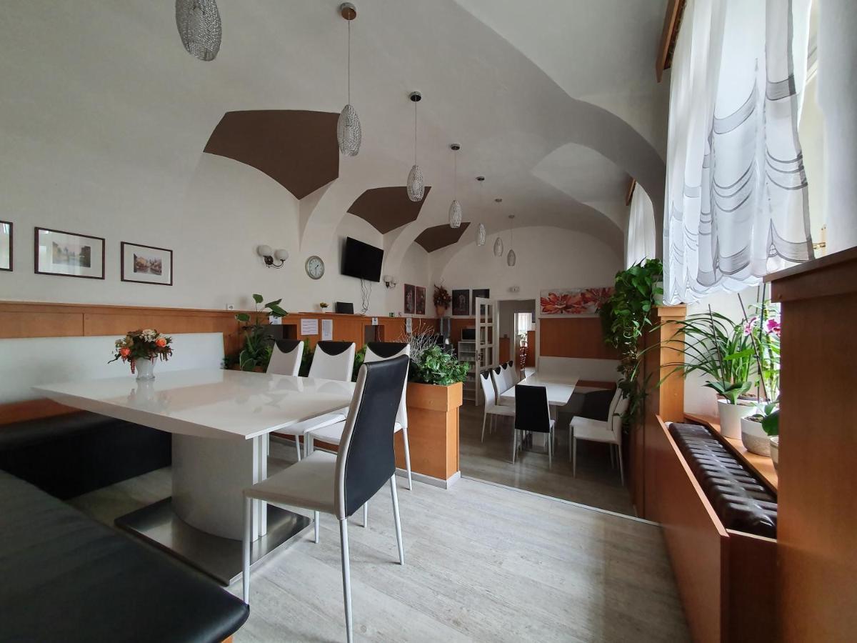 Pension Jana - Domov Mladeze Prague Exterior photo