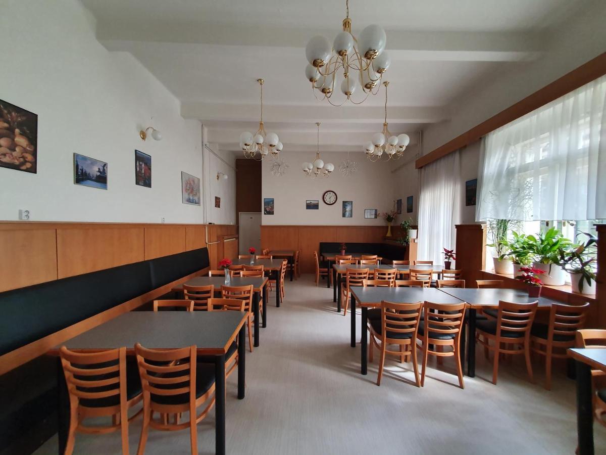 Pension Jana - Domov Mladeze Prague Exterior photo